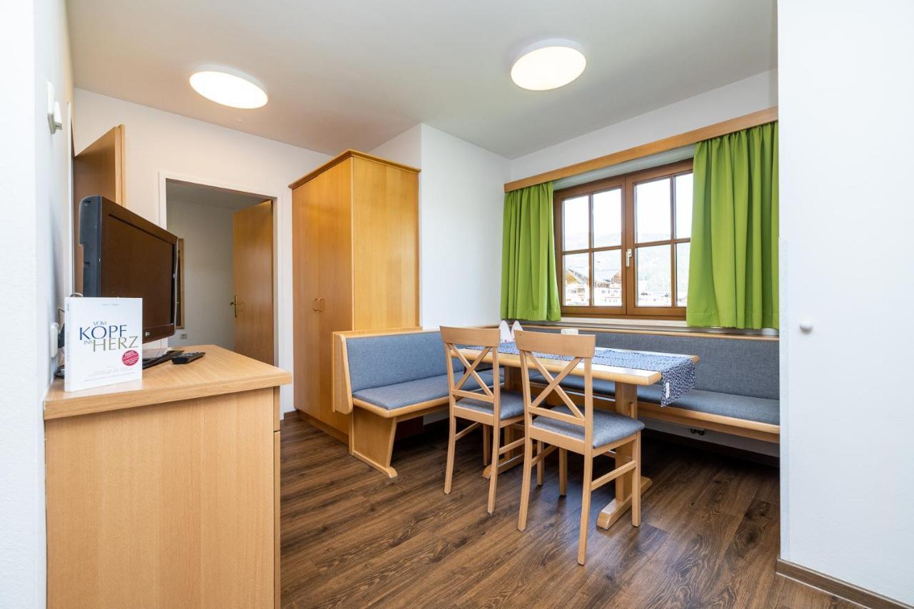 Michis Aparthotel ฟลาคเฮา ภายนอก รูปภาพ